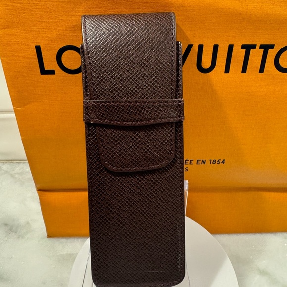 Louis Vuitton Pouch. - Picture 1 of 8